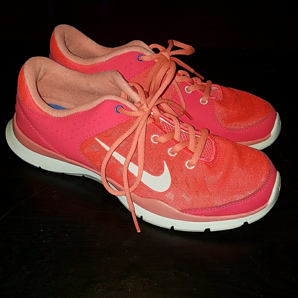 LIKE NEW nike coral pink blue training tennis shoe